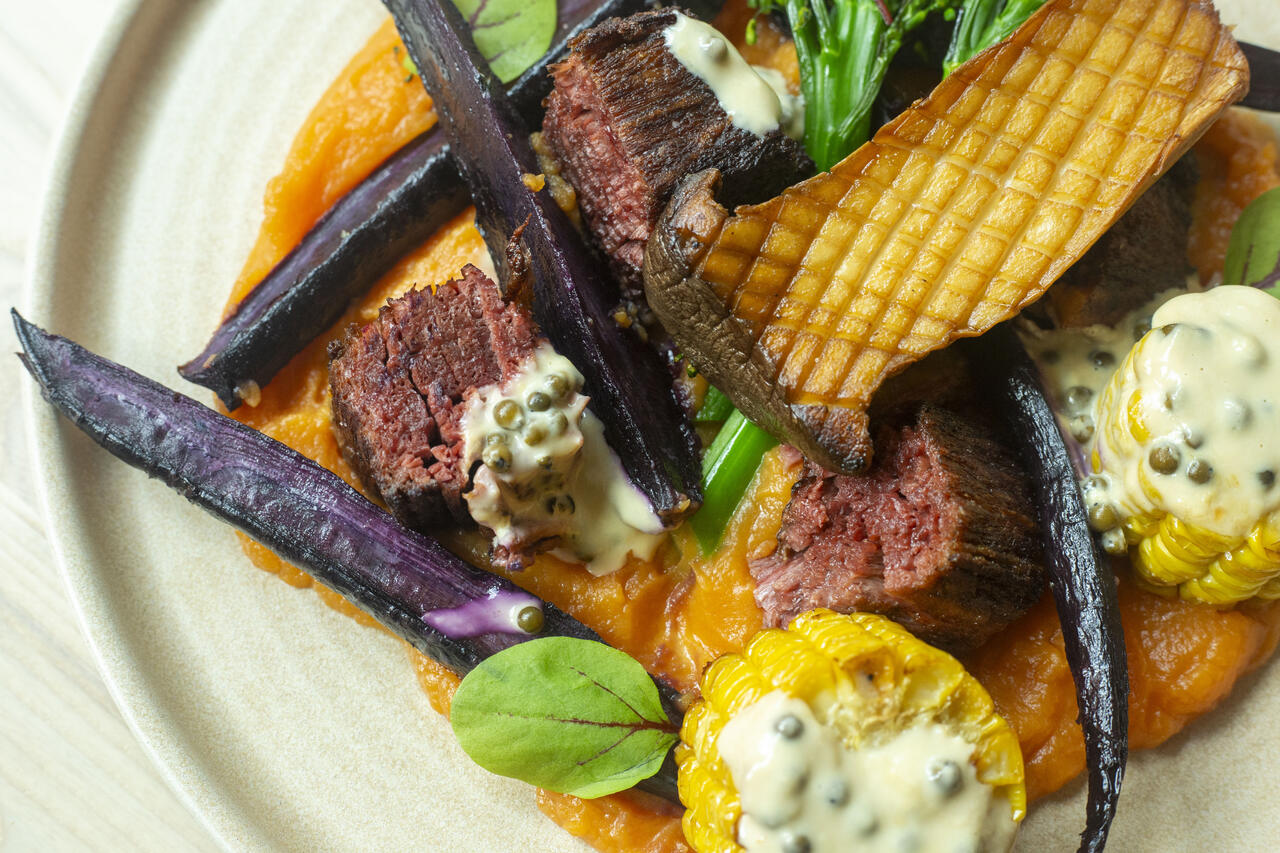 Read more about the article Wegańska restauracja serwuje steki z drukarki 3D – Manna 2 pokazuje, że kuchnia roślinna to doświadczenie nie tylko dla wegan